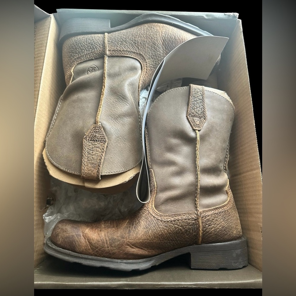 Ariat Men's Rambler Boots Earth/Brown Bomber size 8.5 Medium msrp $190